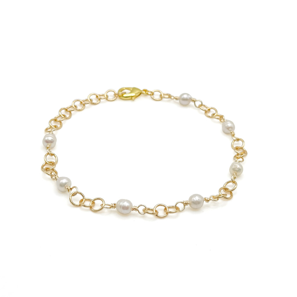 Aurora pearl and gold chain bracelet