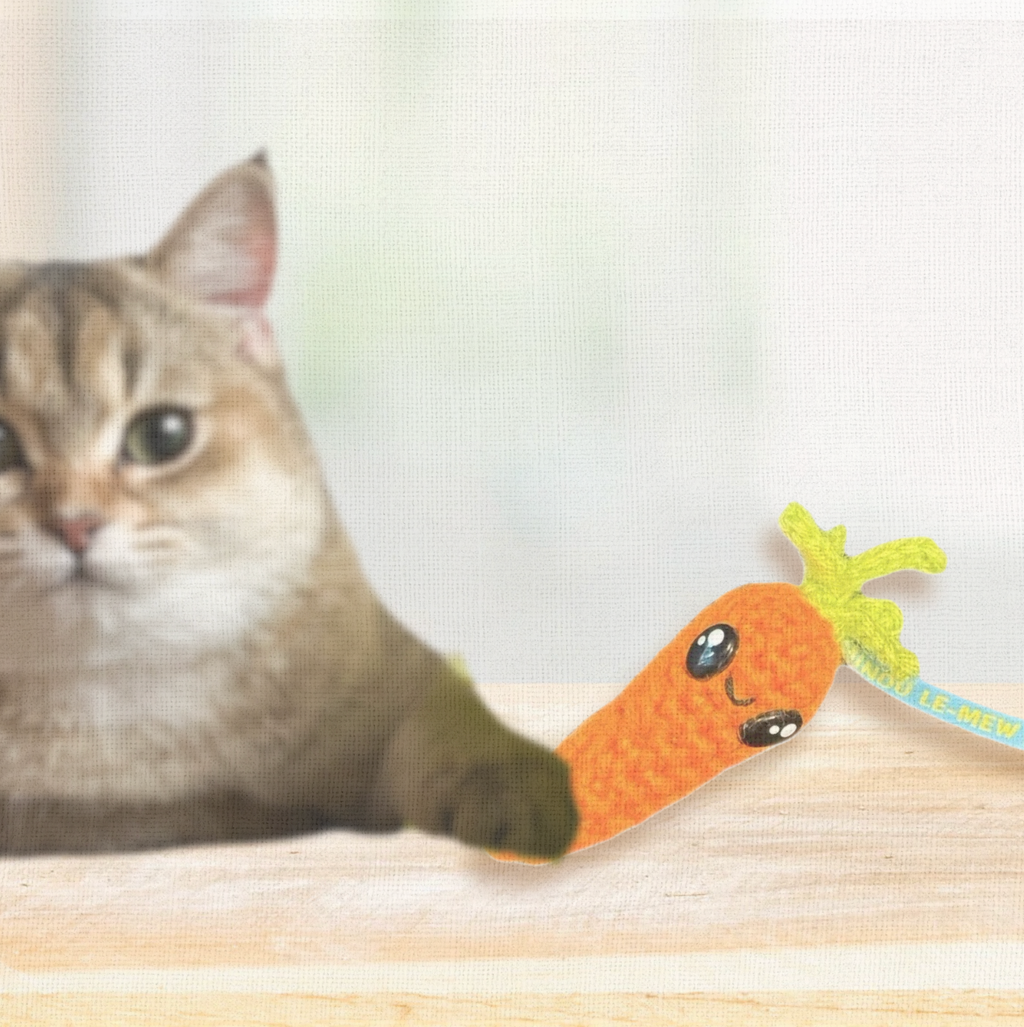 Lulu the carrot | lightweight cat toy